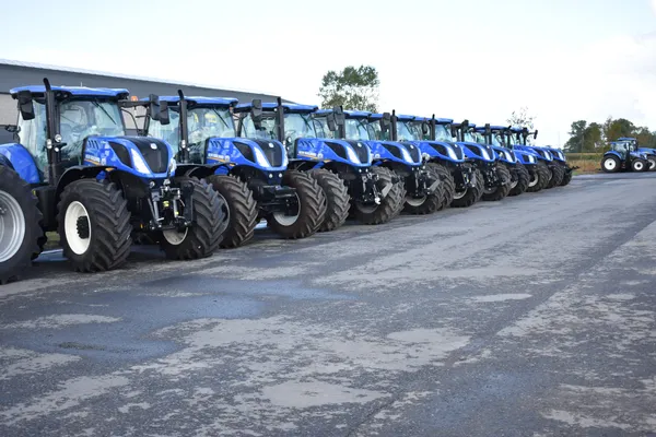 New Holland tractoren op het terrein