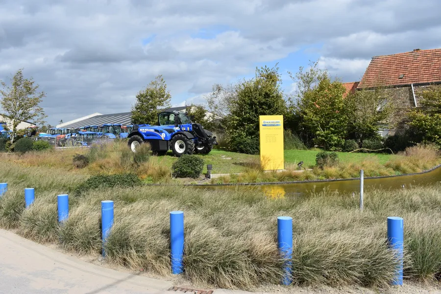 New Holland tractoren op het buitenterrein van Westtrac