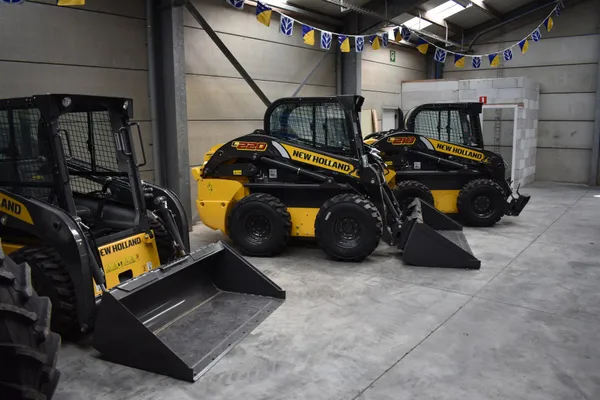 New Holland compactladers