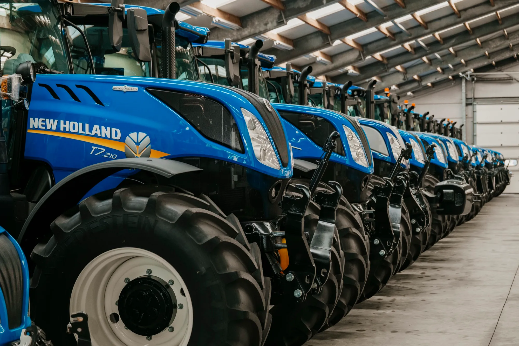 New Holland tractoren in de Westtrac showroom
