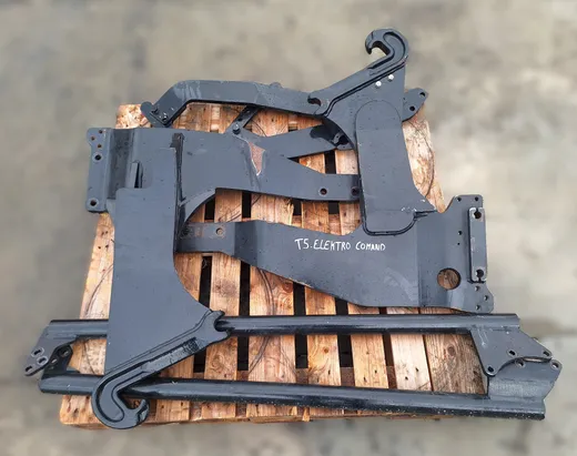 718845020 Front loader brackets