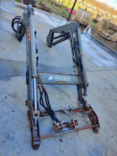 Front loader MX100